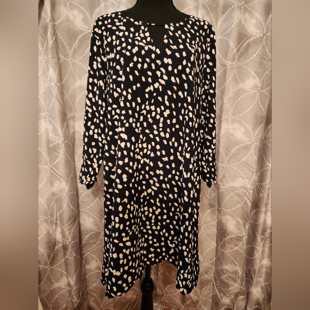 Womens boutique dress, size Large, lined, black and cream, scalloped edges